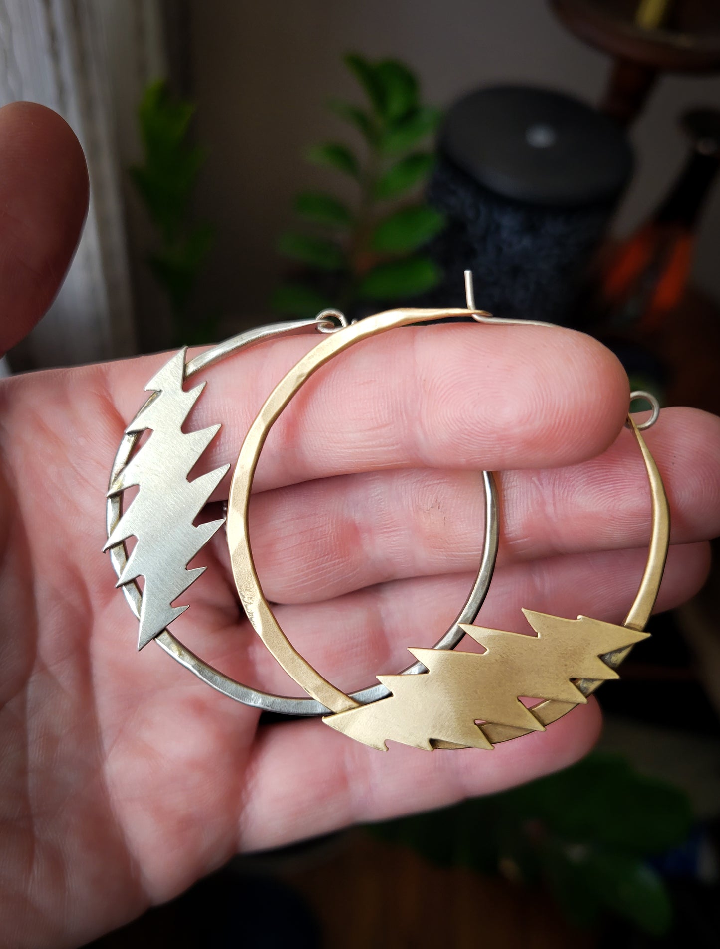 Dead Bolt Open Hammered Hoop